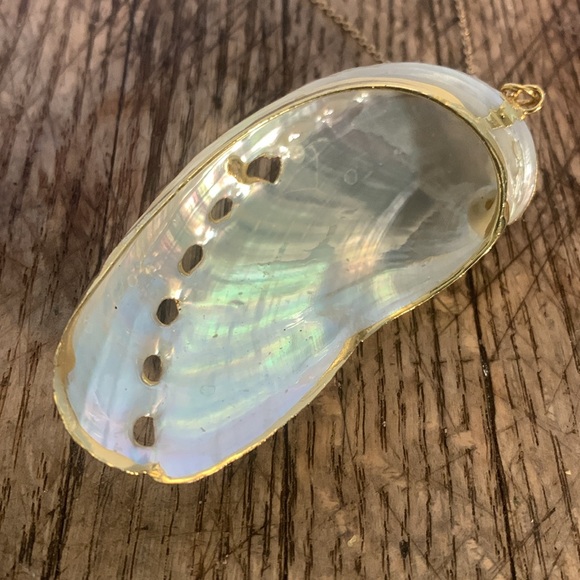 Beautiful Mother of Pearl Mussell Shell necklace w/ 24k gold - Picture 6 of 7